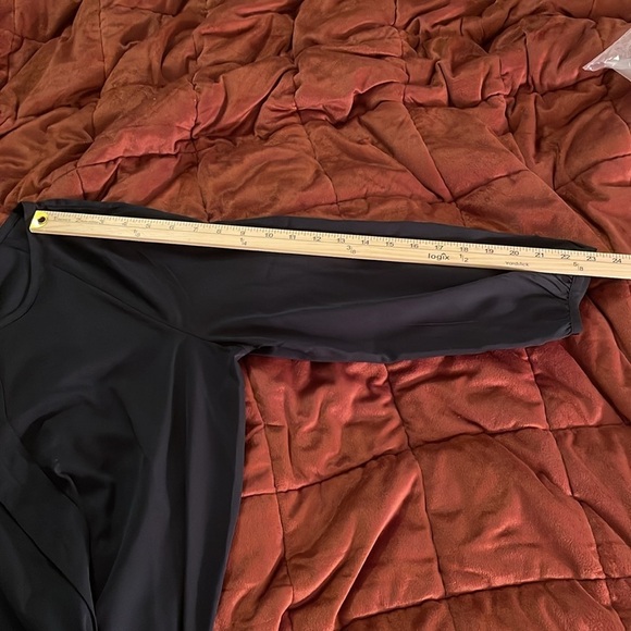 Banana Republic Long-Sleeved, key whole Neck Navy Blue Blouse button cuff size L - Picture 13 of 14